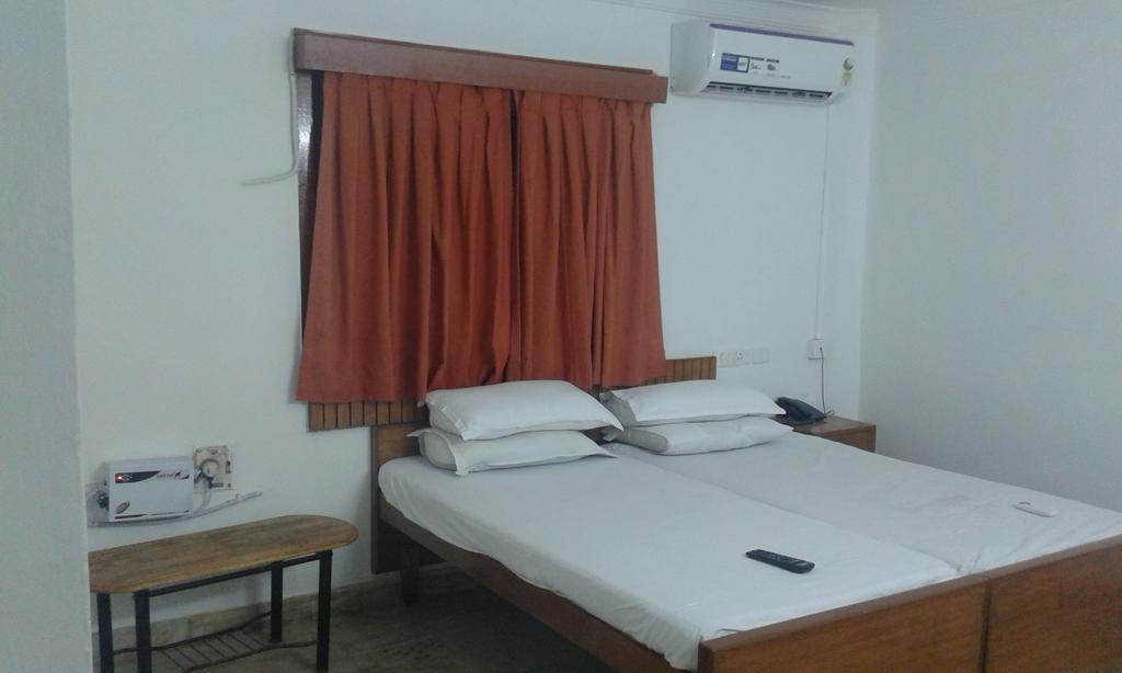 Royal Club Hotel Madras Zewnętrze zdjęcie