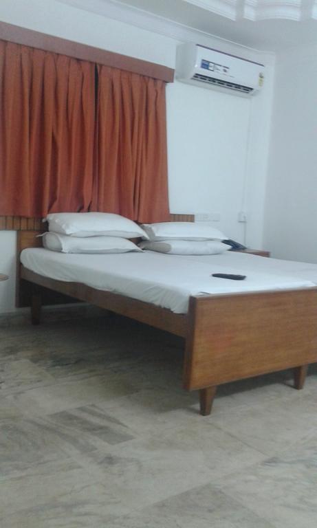 Royal Club Hotel Madras Zewnętrze zdjęcie