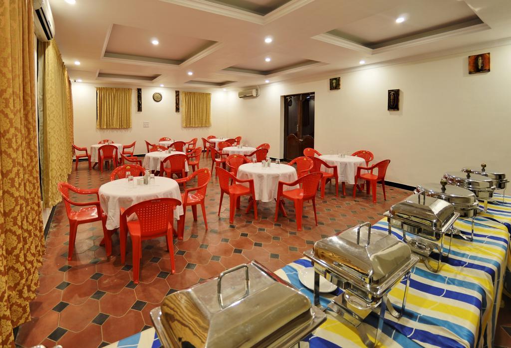 Royal Club Hotel Madras Zewnętrze zdjęcie